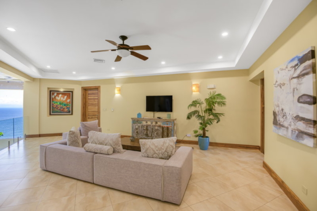 Top Flor Common Area